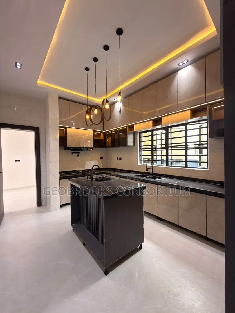 5bdrm Duplex in Carlton Gate Estate, Akobo for sale in Akobo