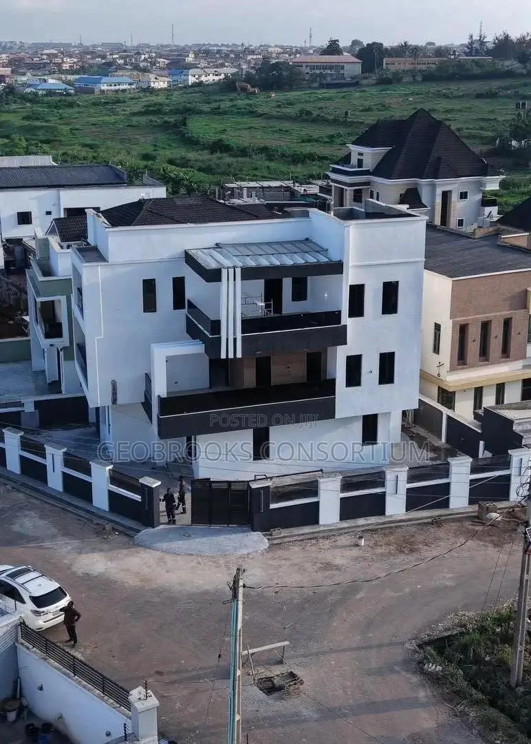 5bdrm Duplex in Carlton Gate Estate, Akobo for sale in Akobo