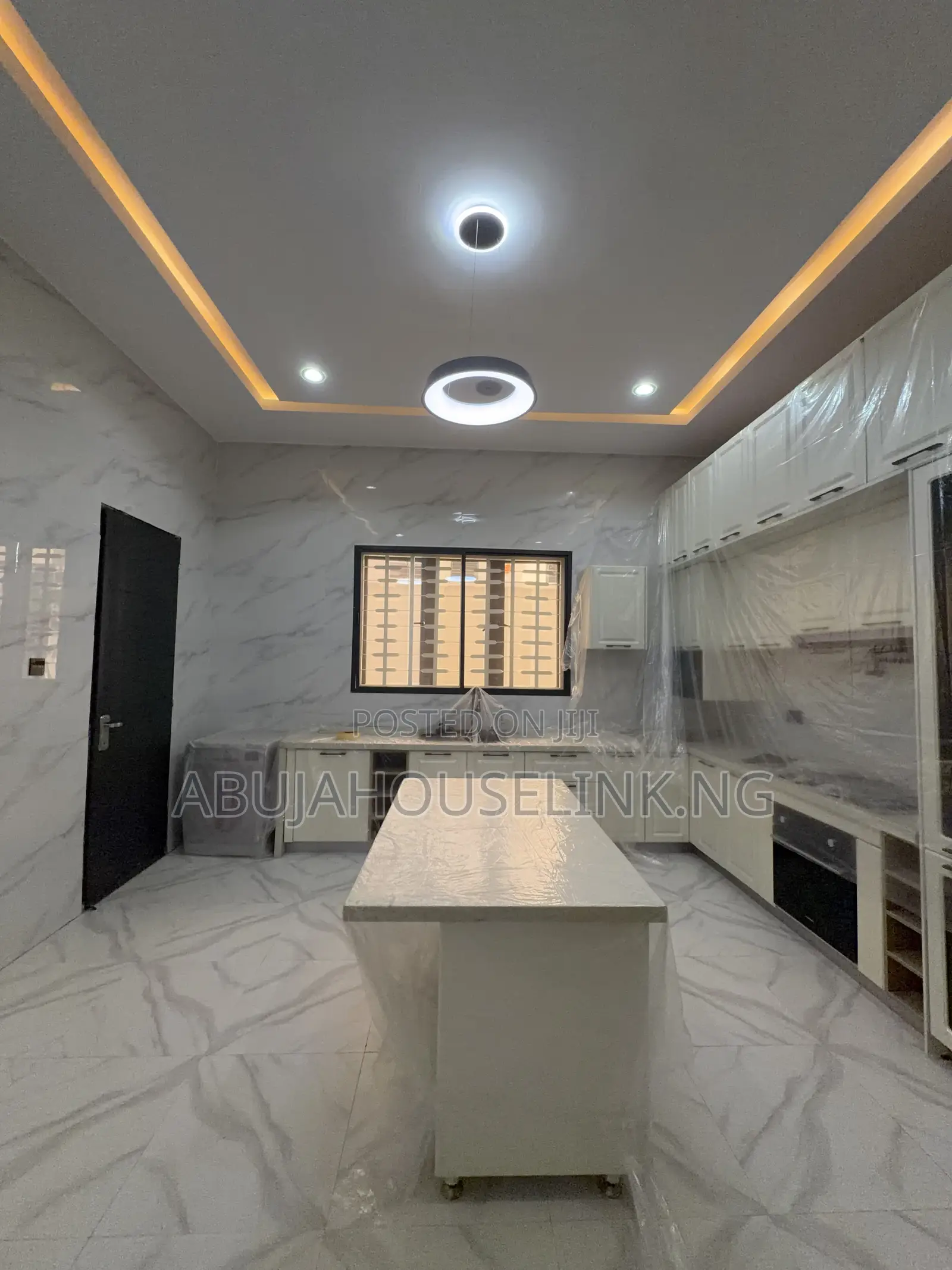 5bdrm Duplex in Apo Resettlement for sale in Apo Resettlement