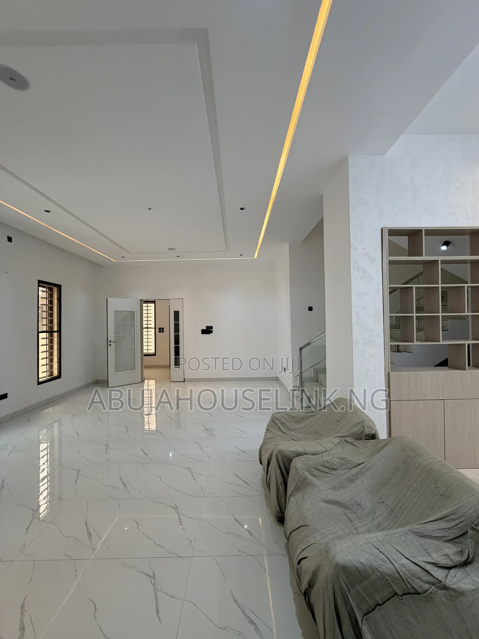 5bdrm Duplex in Apo Resettlement for sale in Apo Resettlement