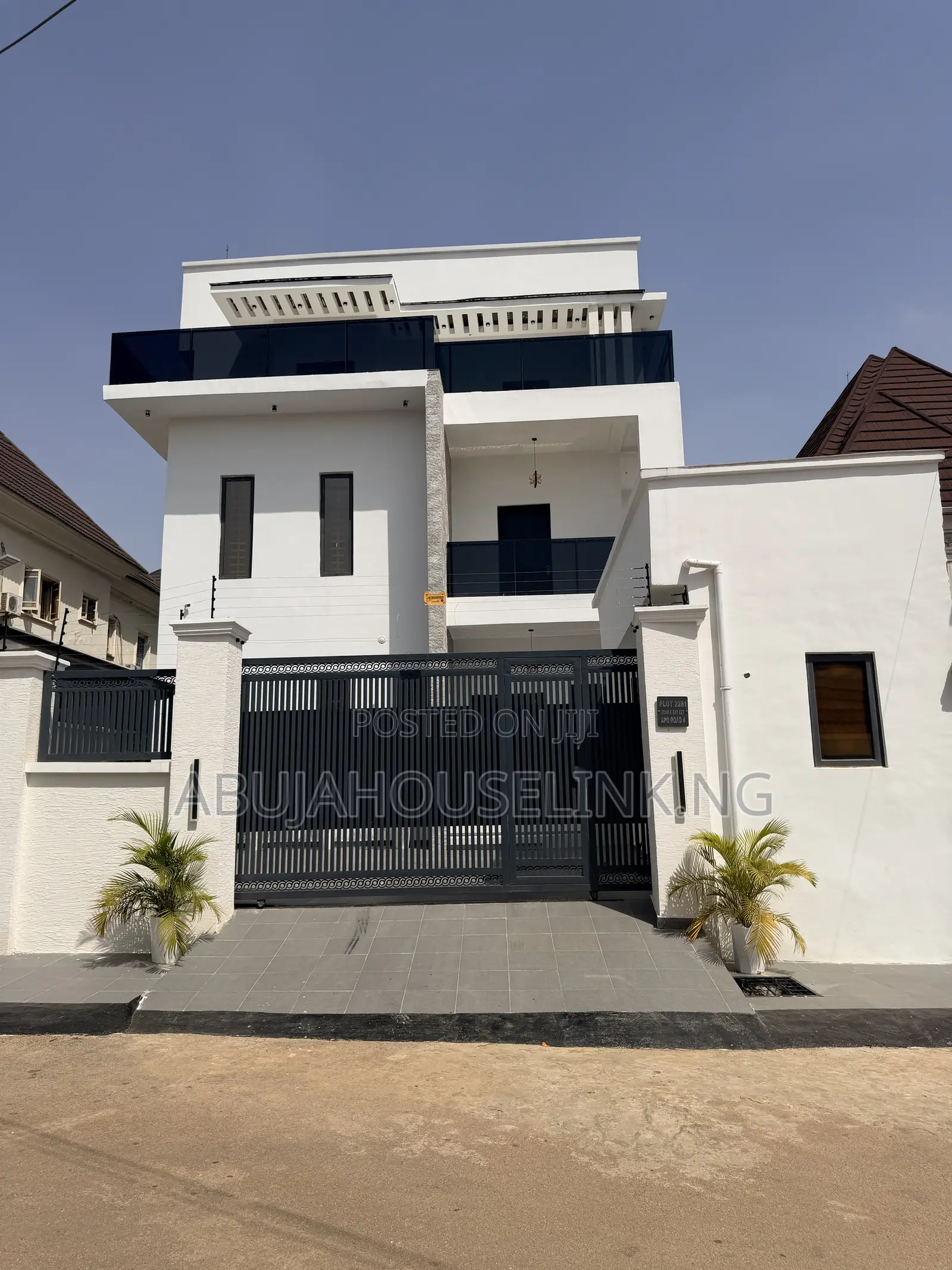 5bdrm Duplex in Apo Resettlement for sale in Apo Resettlement