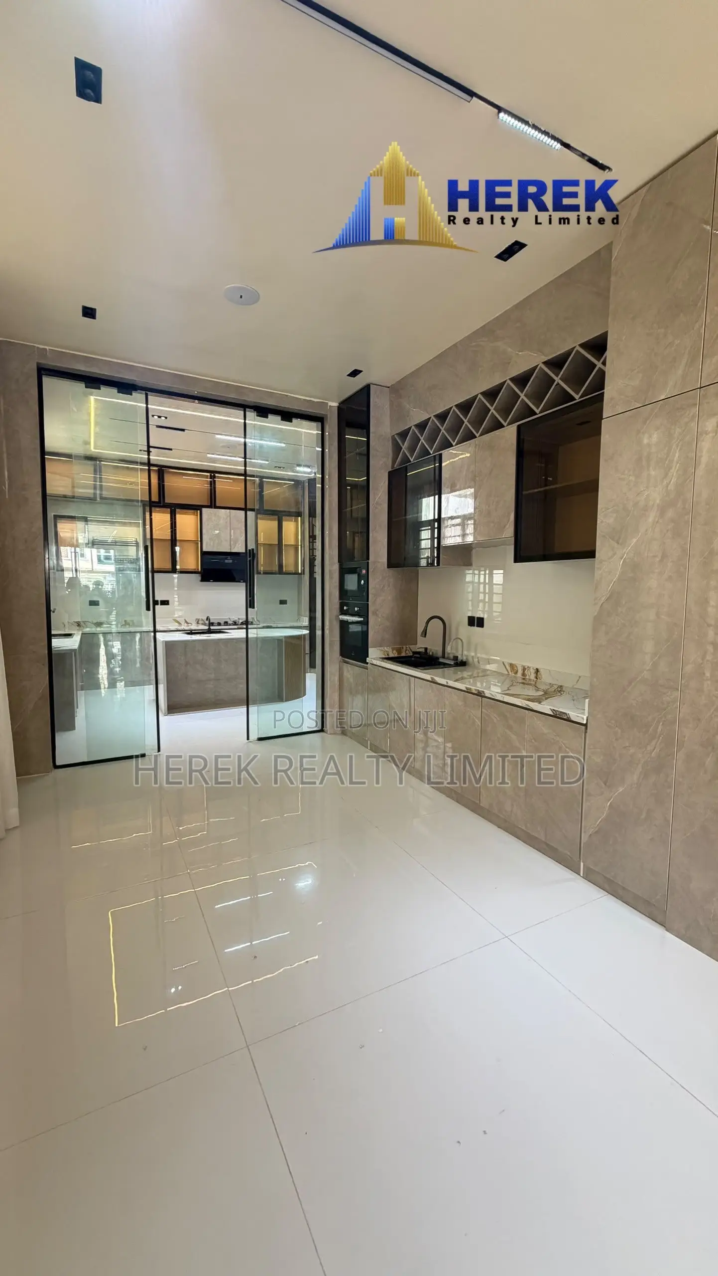 5bdrm Duplex in Van Daniels, Lekki Expressway for sale in Lekki Expressway