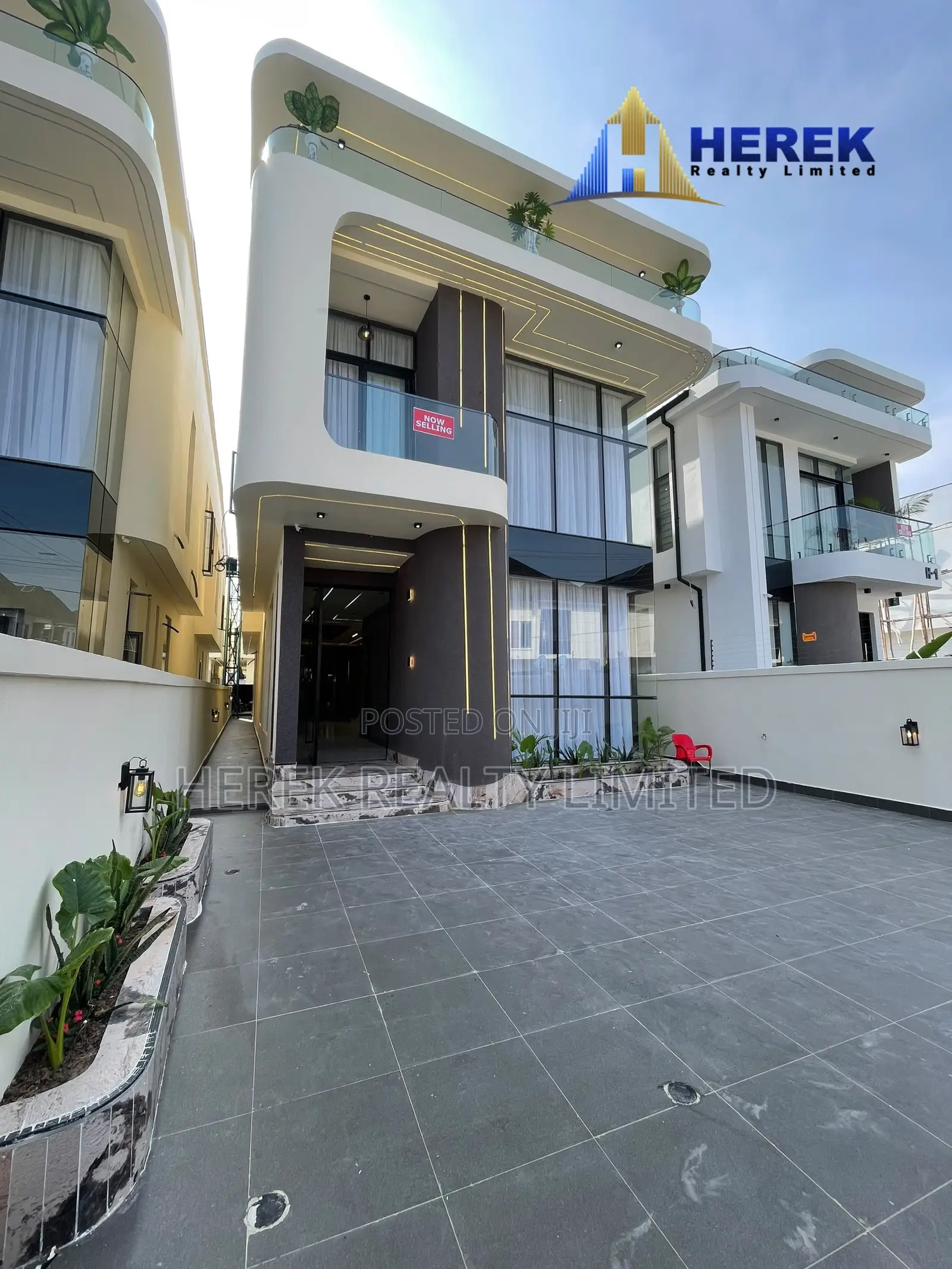 5bdrm Duplex in Van Daniels, Lekki Expressway for sale in Lekki Expressway