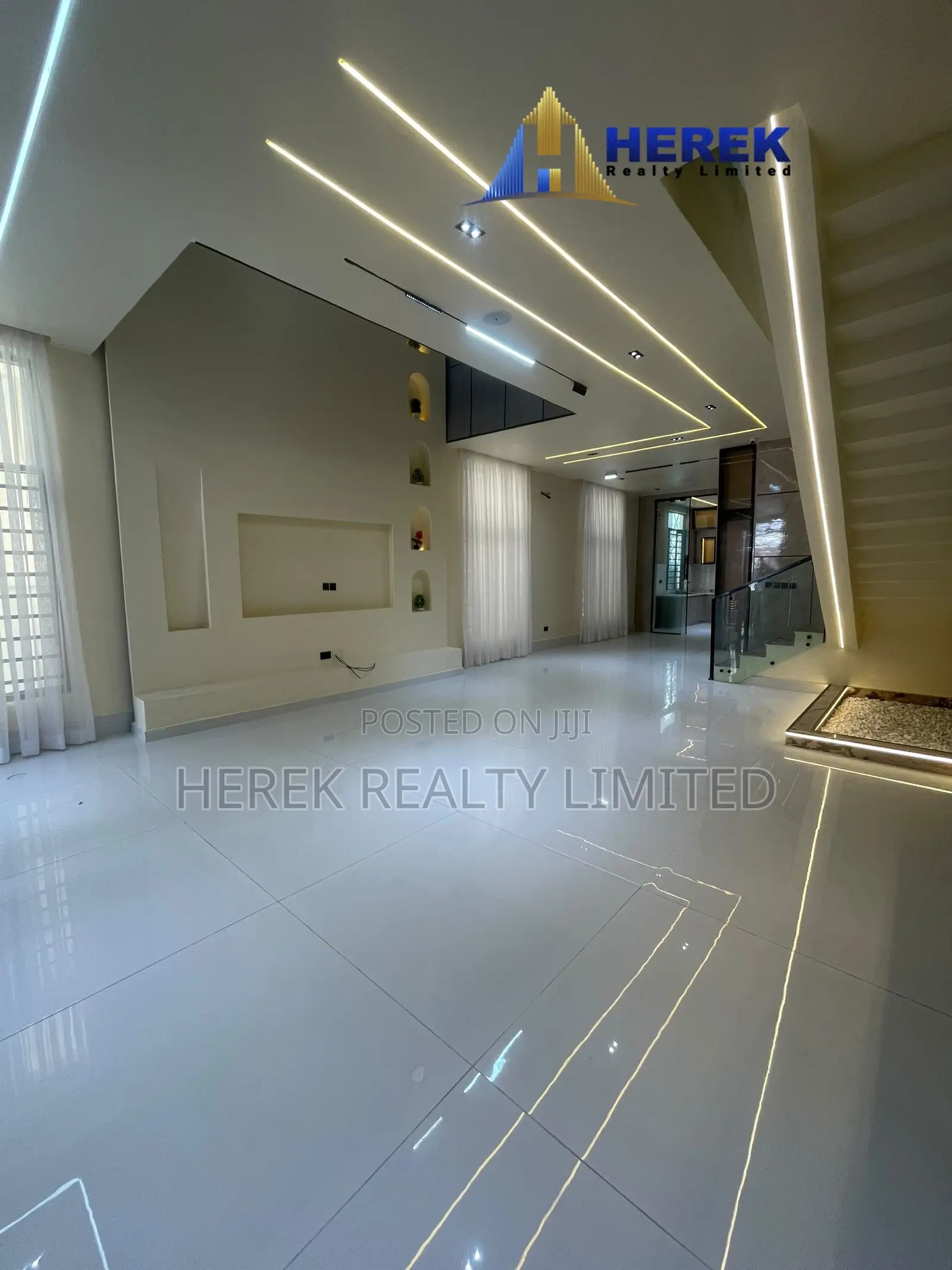 5bdrm Duplex in Van Daniels, Lekki Expressway for sale in Lekki Expressway