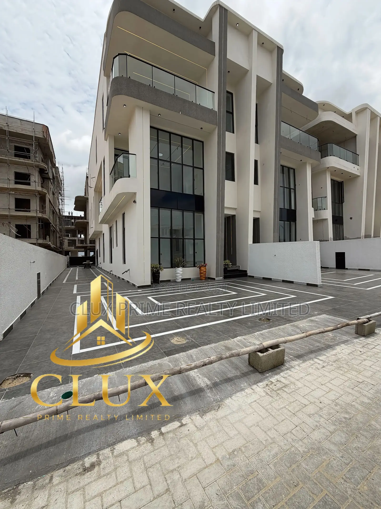 5bdrm Duplex in Lekki Phase 1 for sale in Lekki Phase 1