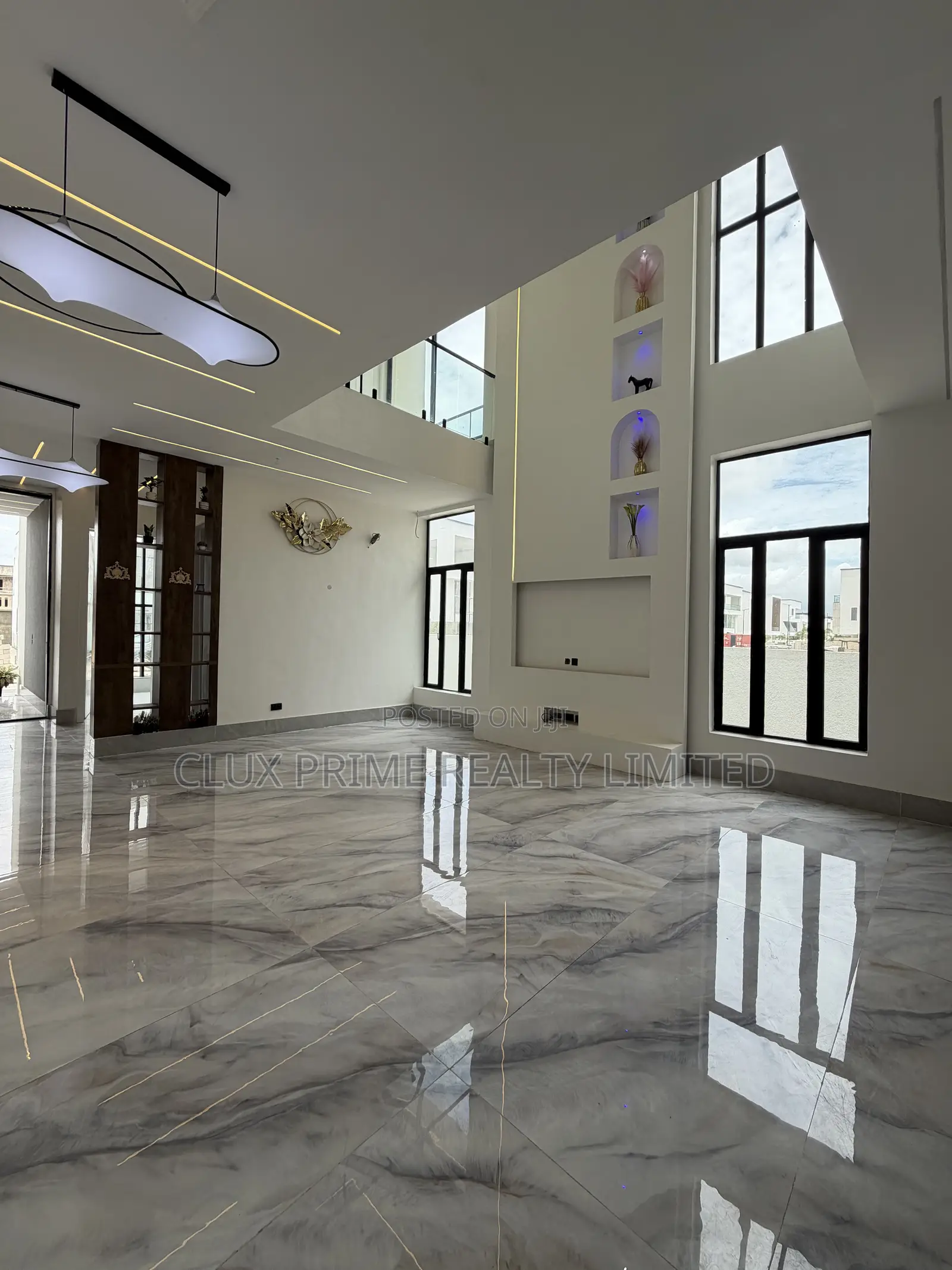 5bdrm Duplex in Lekki Phase 1 for sale in Lekki Phase 1