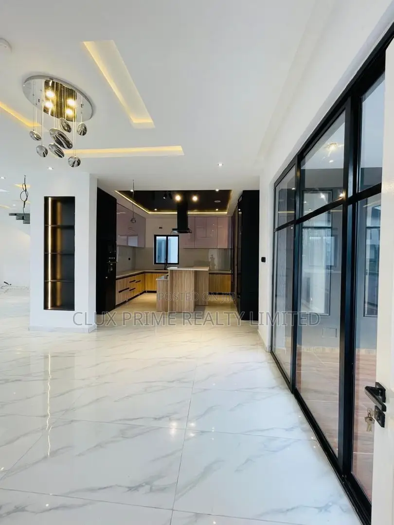 5bdrm Duplex in Lekki Expressway for sale in Lekki Expressway