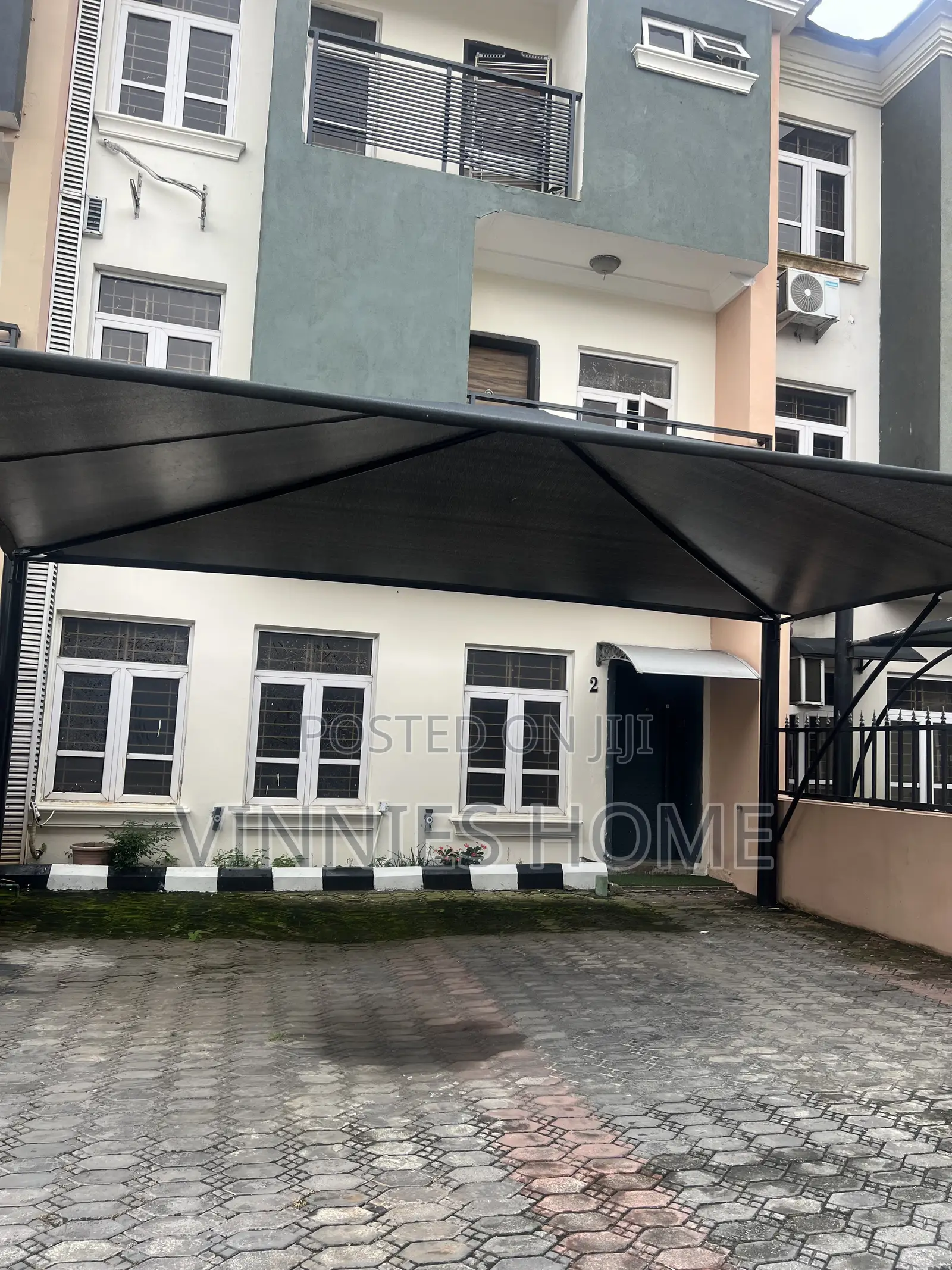 4bdrm Townhouse / Terrace in Chveron Estste, Chevron for rent in Chevron
