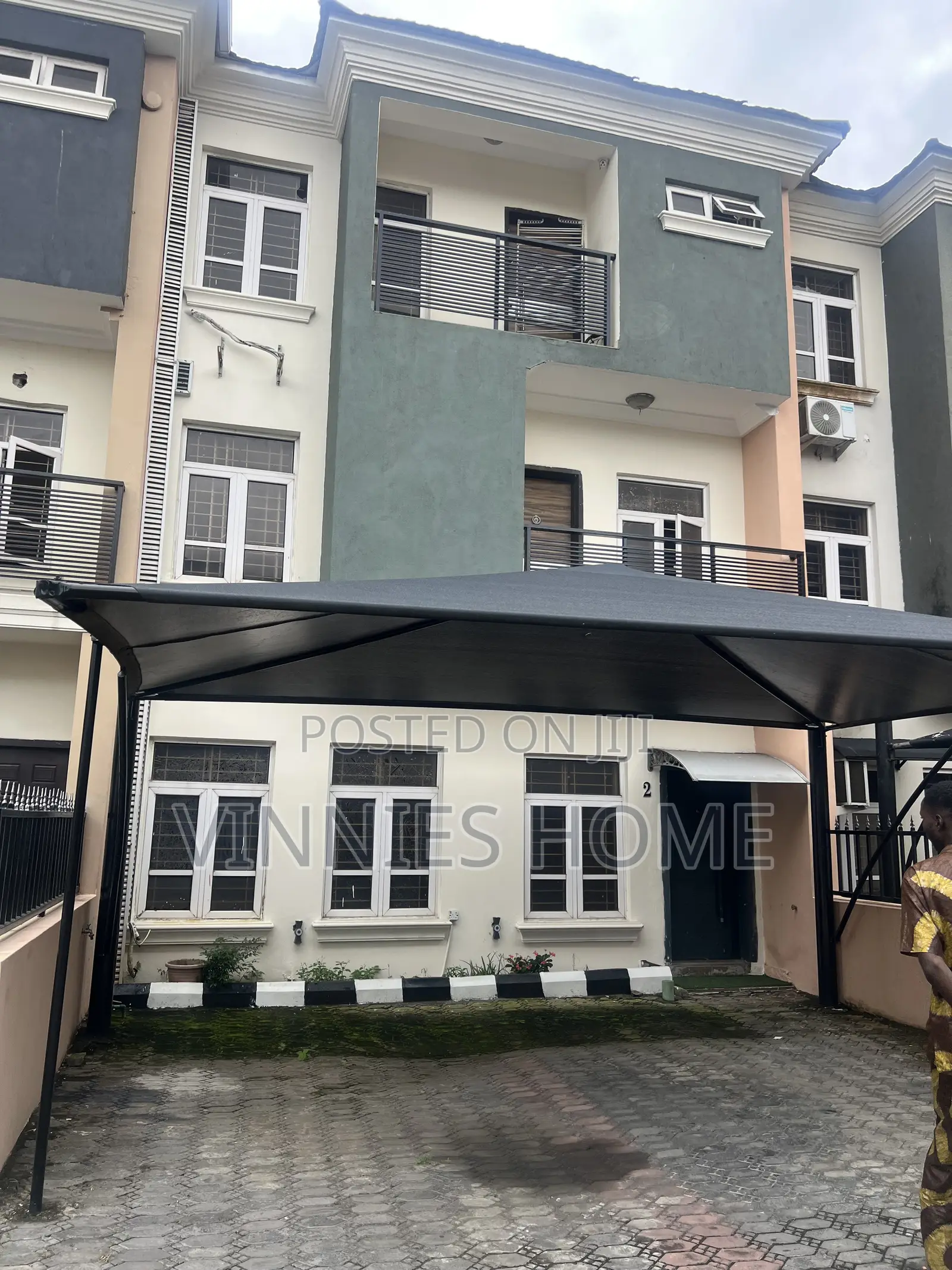 4bdrm Townhouse / Terrace in Chveron Estste, Chevron for rent in Chevron