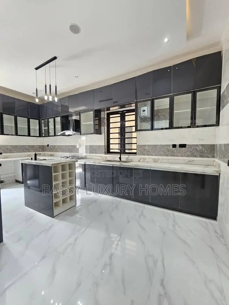 5bdrm Duplex in Lekki for sale in Lekki