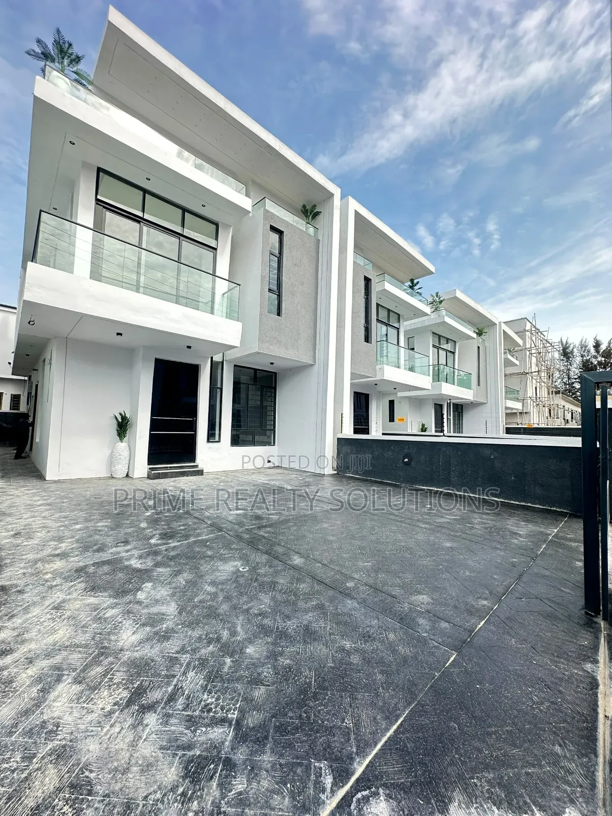 4bdrm Duplex in Ikota for sale in Ikota