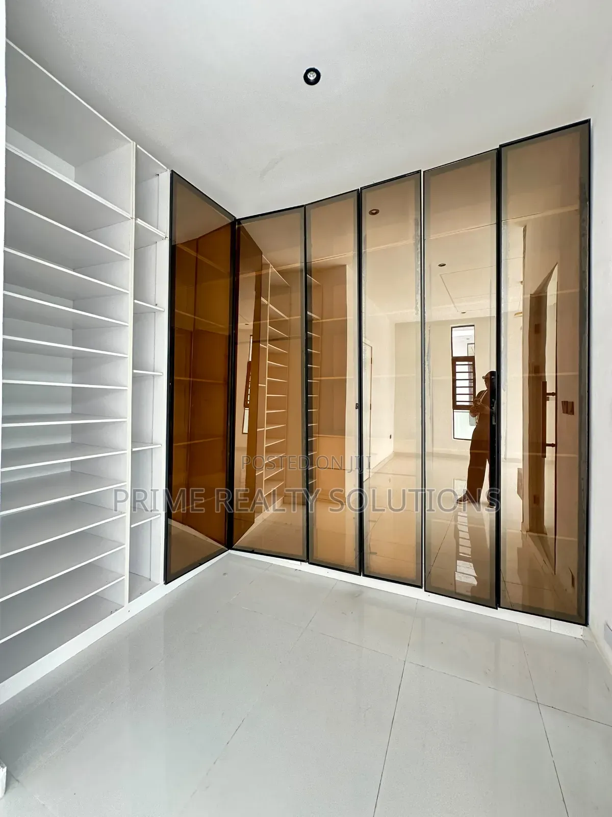 4bdrm Duplex in Ikota for sale in Ikota