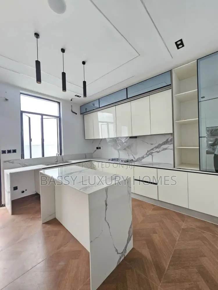 5bdrm Duplex in Lekki for sale in Lekki