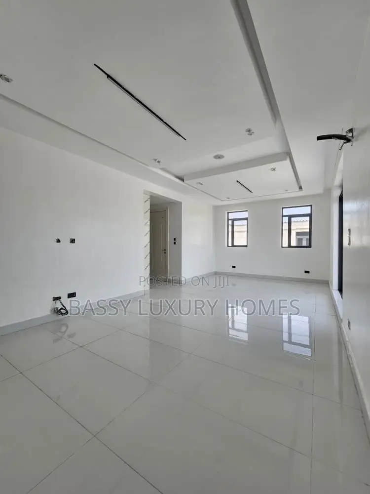 Furnished 3bdrm Apartment in Ikate for sale in Ikate