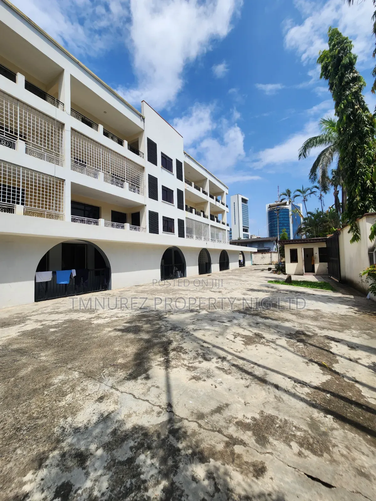4bdrm Apartment in Kofo Abayomi for rent in Kofo Abayomi