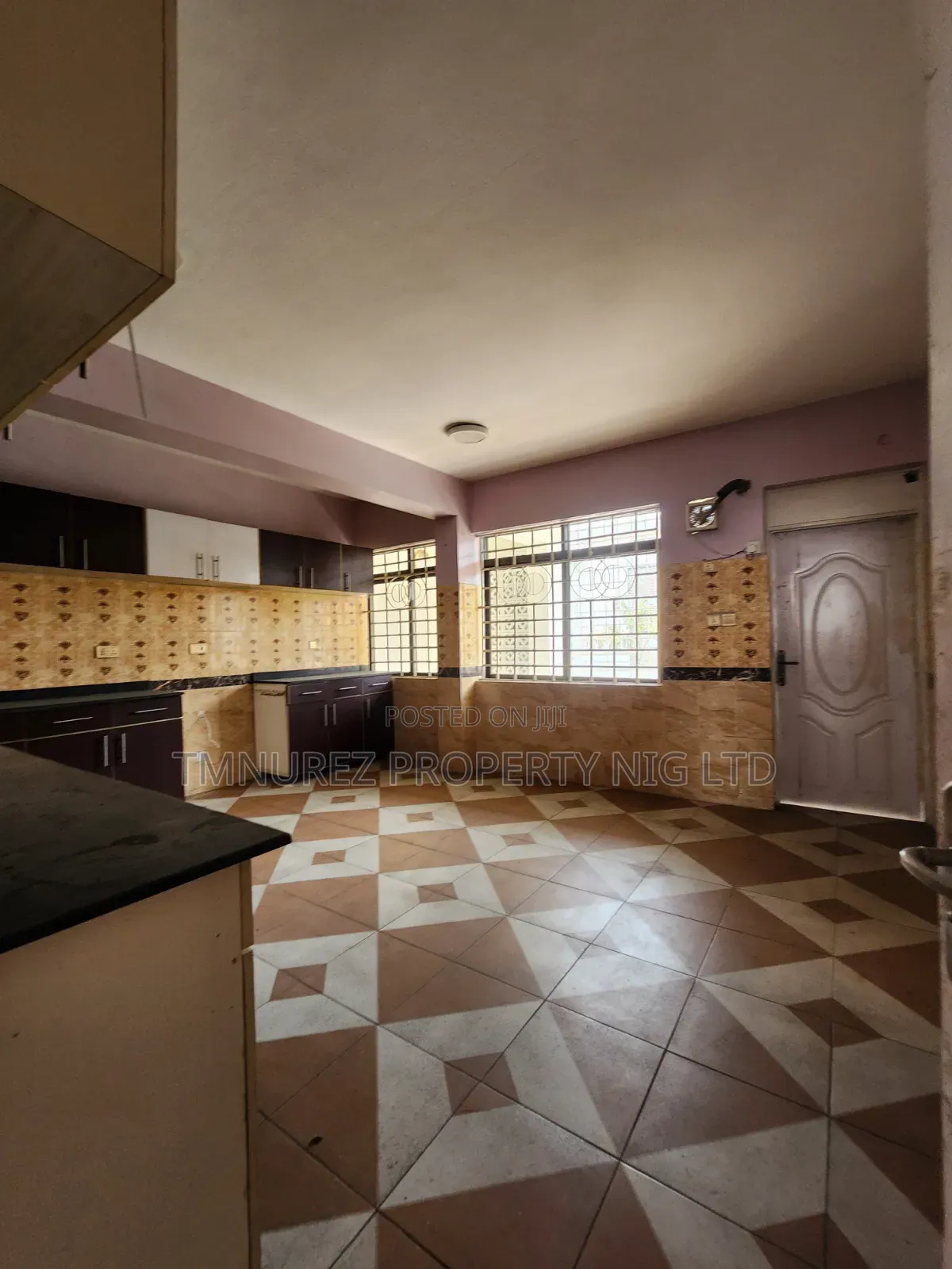 4bdrm Apartment in Kofo Abayomi for rent in Kofo Abayomi