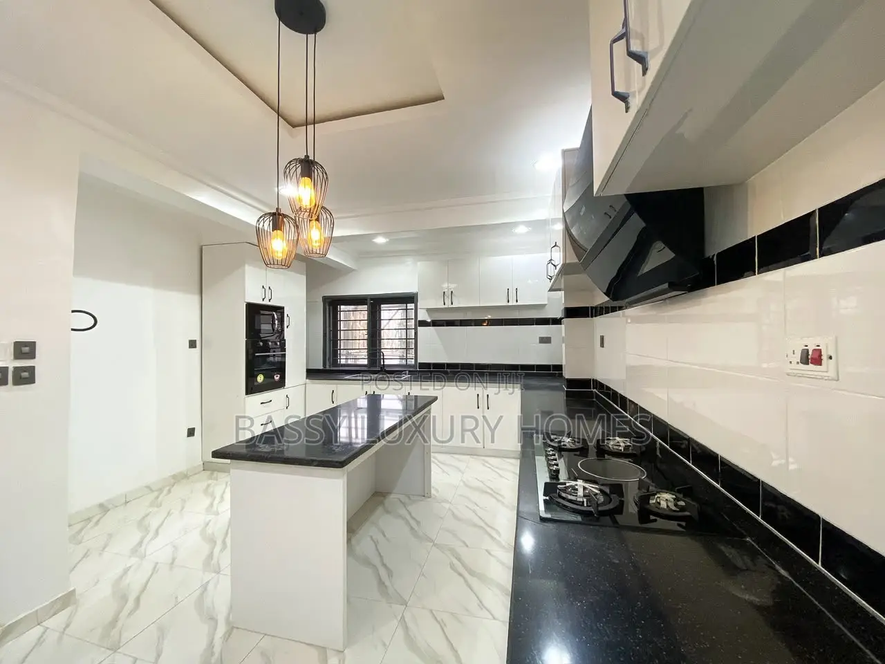 3bdrm Duplex in Ikate for sale in Ikate