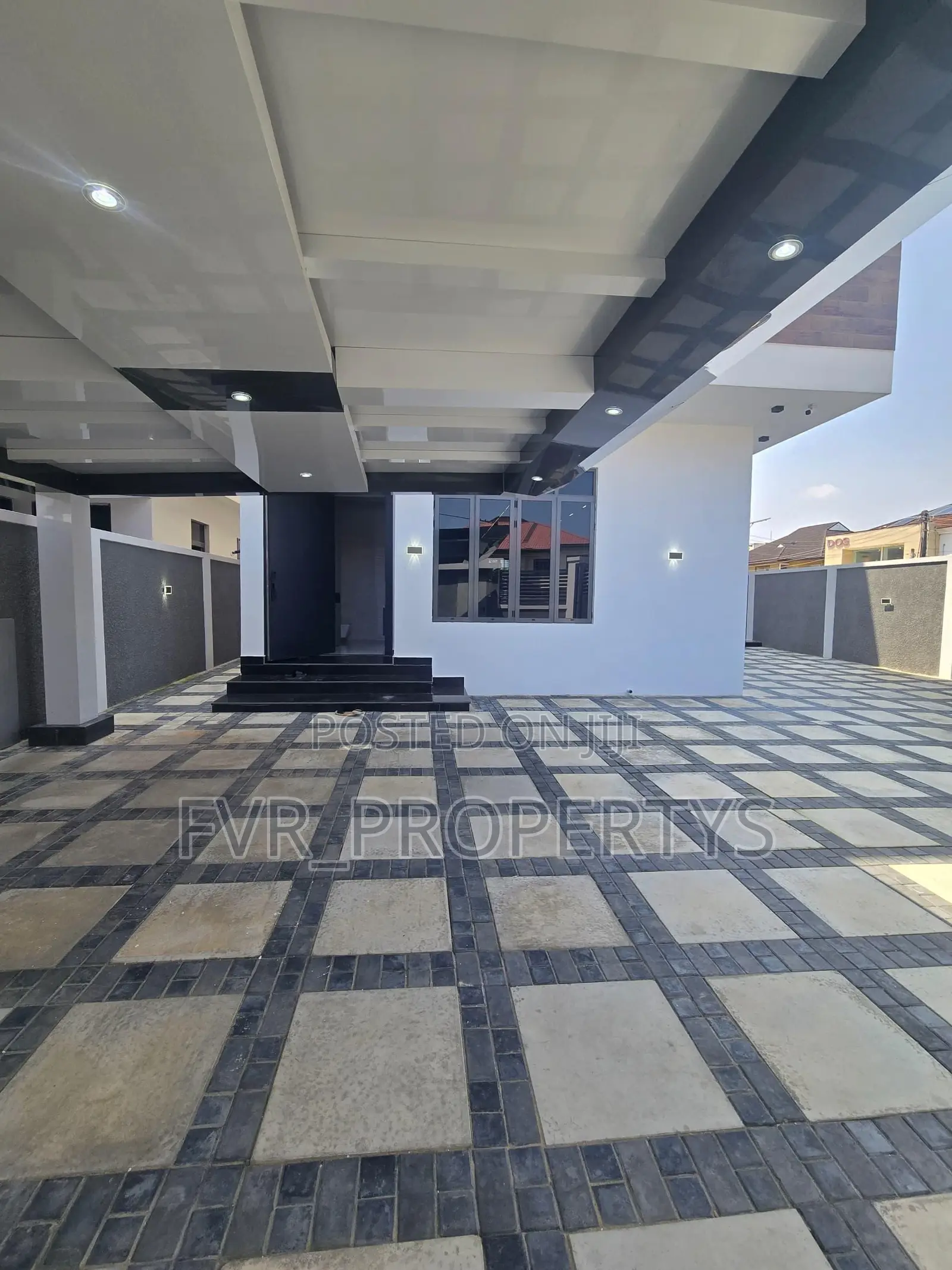 6bdrm Duplex in Ikate, Lekki Phase 1 for sale in Lekki Phase 1