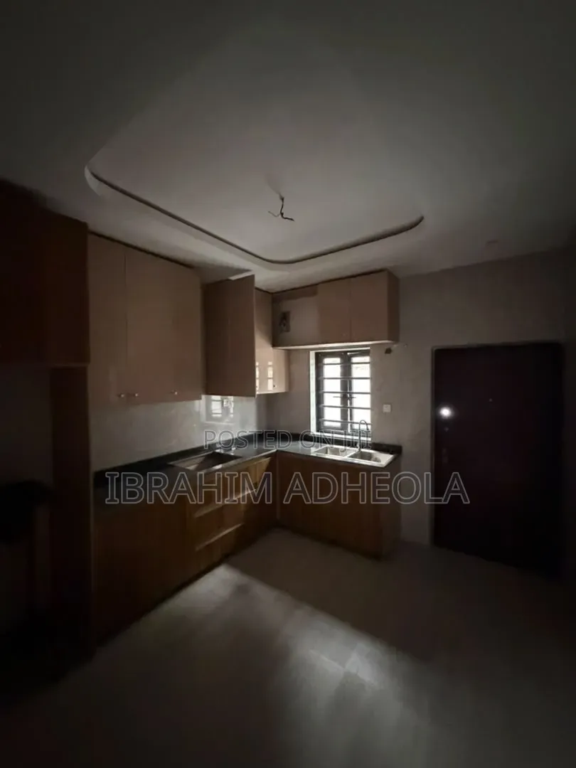 4bdrm Duplex in In An Estate for sale in Akowonjo