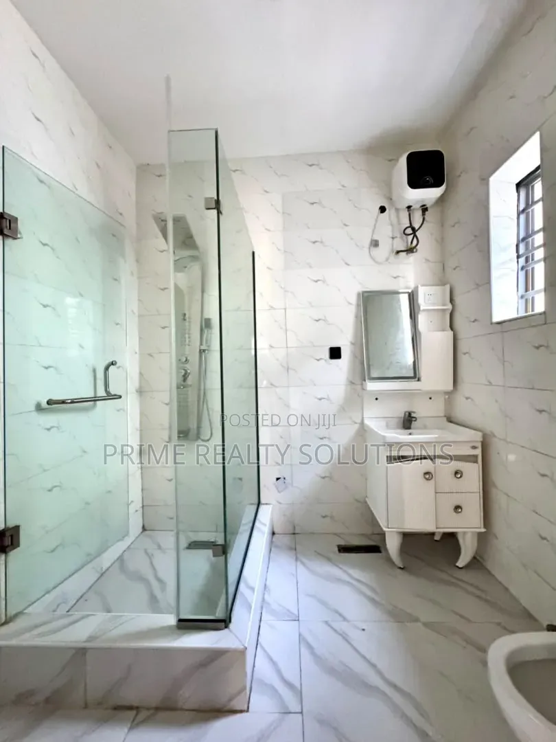 1bdrm Shared Apartment in Ikota Villa Estate for rent in Ikota
