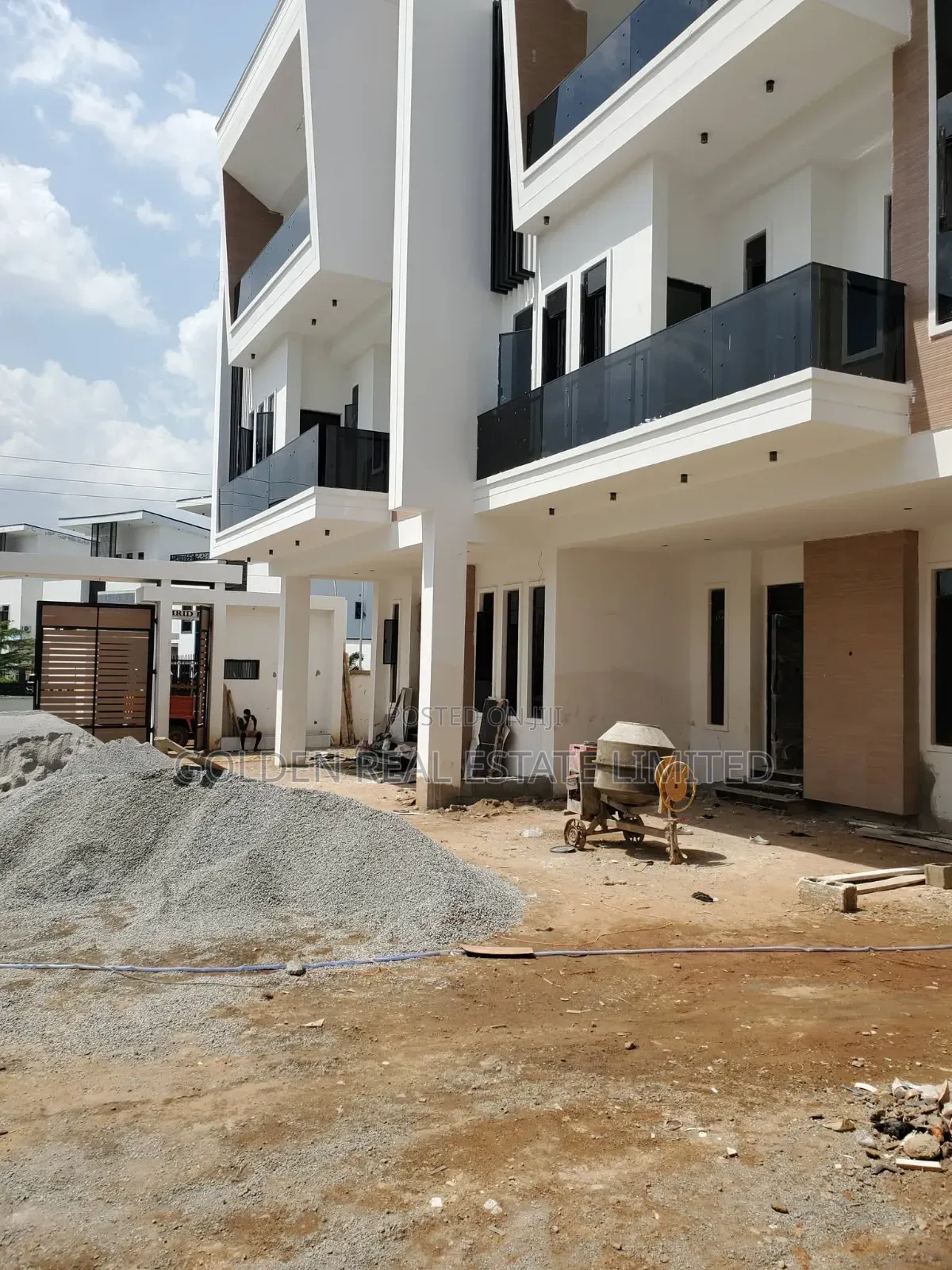 5bdrm Duplex in Jahi for sale in Jahi