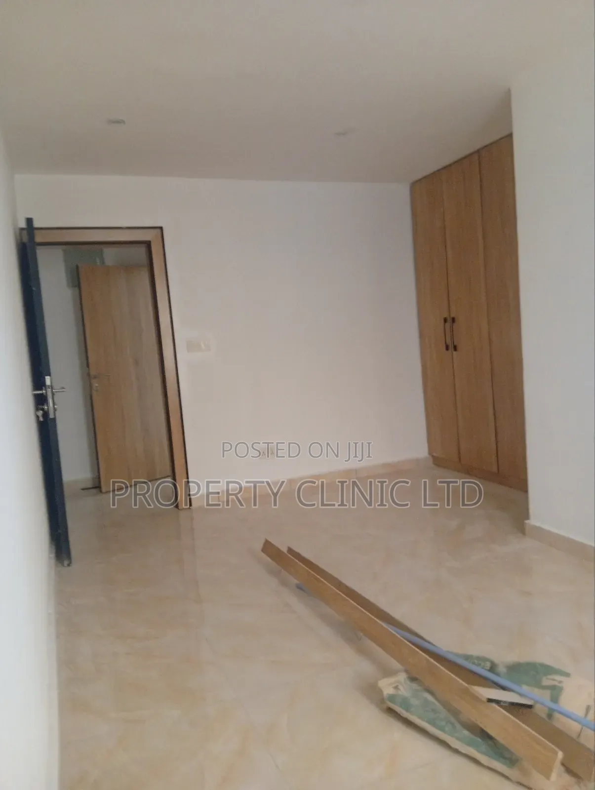 3bdrm Block of Flats in Off Estaport Avenue for rent in Soluyi