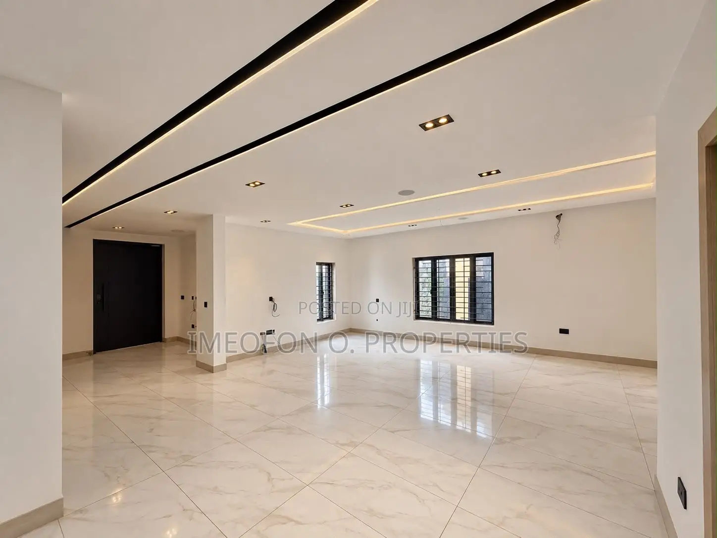 5bdrm Duplex in Bunkoro for sale in Bunkoro
