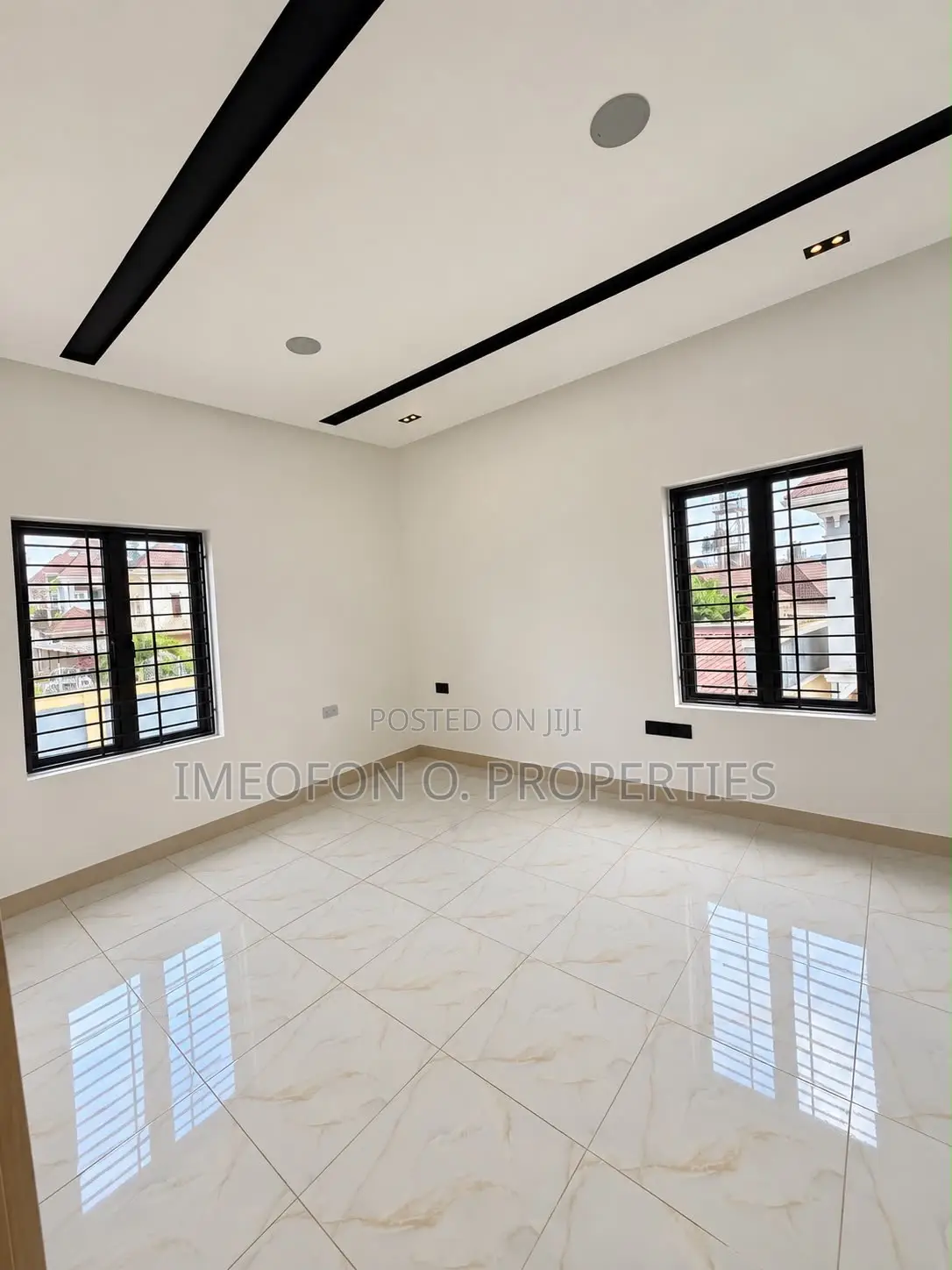 5bdrm Duplex in Bunkoro for sale in Bunkoro