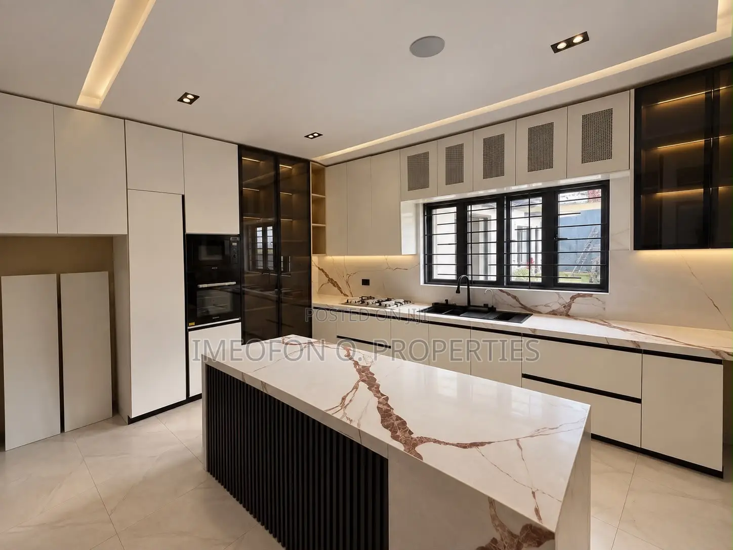 5bdrm Duplex in Bunkoro for sale in Bunkoro