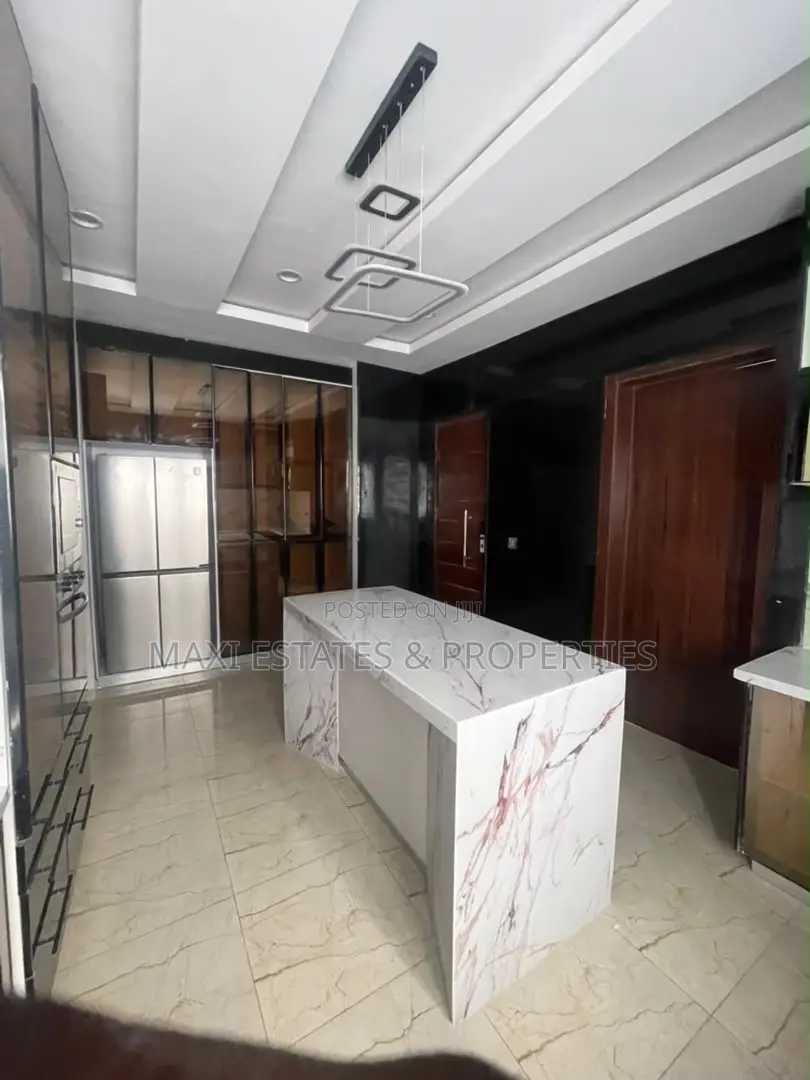 5bdrm Duplex in Osapa London for sale in Osapa london