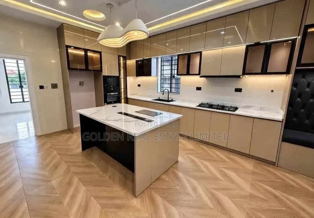 5bdrm Duplex in Dakwo District for sale in Dakwo District