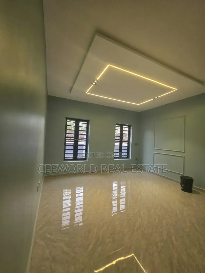 4bdrm Bungalow in Akoto Estate Elebu, Akala Express for sale in Akala Express