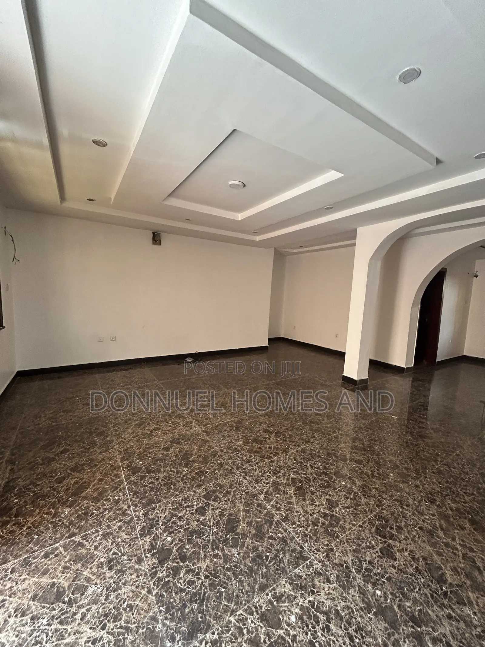 3bdrm Block of Flats in Osapa london for rent in Osapa london