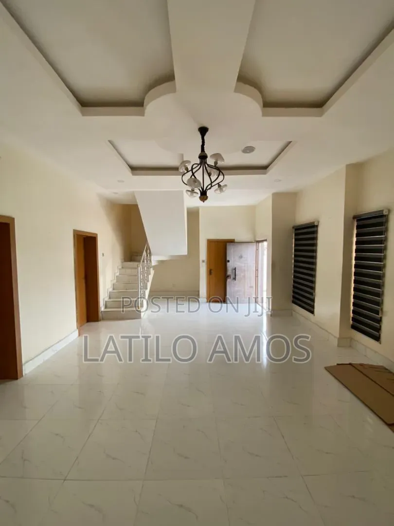 4bdrm Duplex in Ikota Gra for rent in Ikota