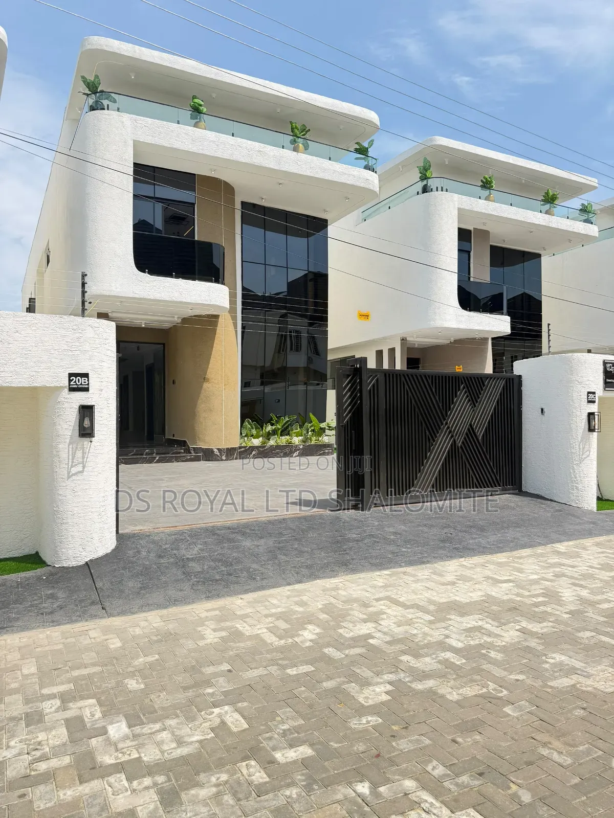 5bdrm Duplex in Lekki Phase 1 for sale in Lekki Phase 1