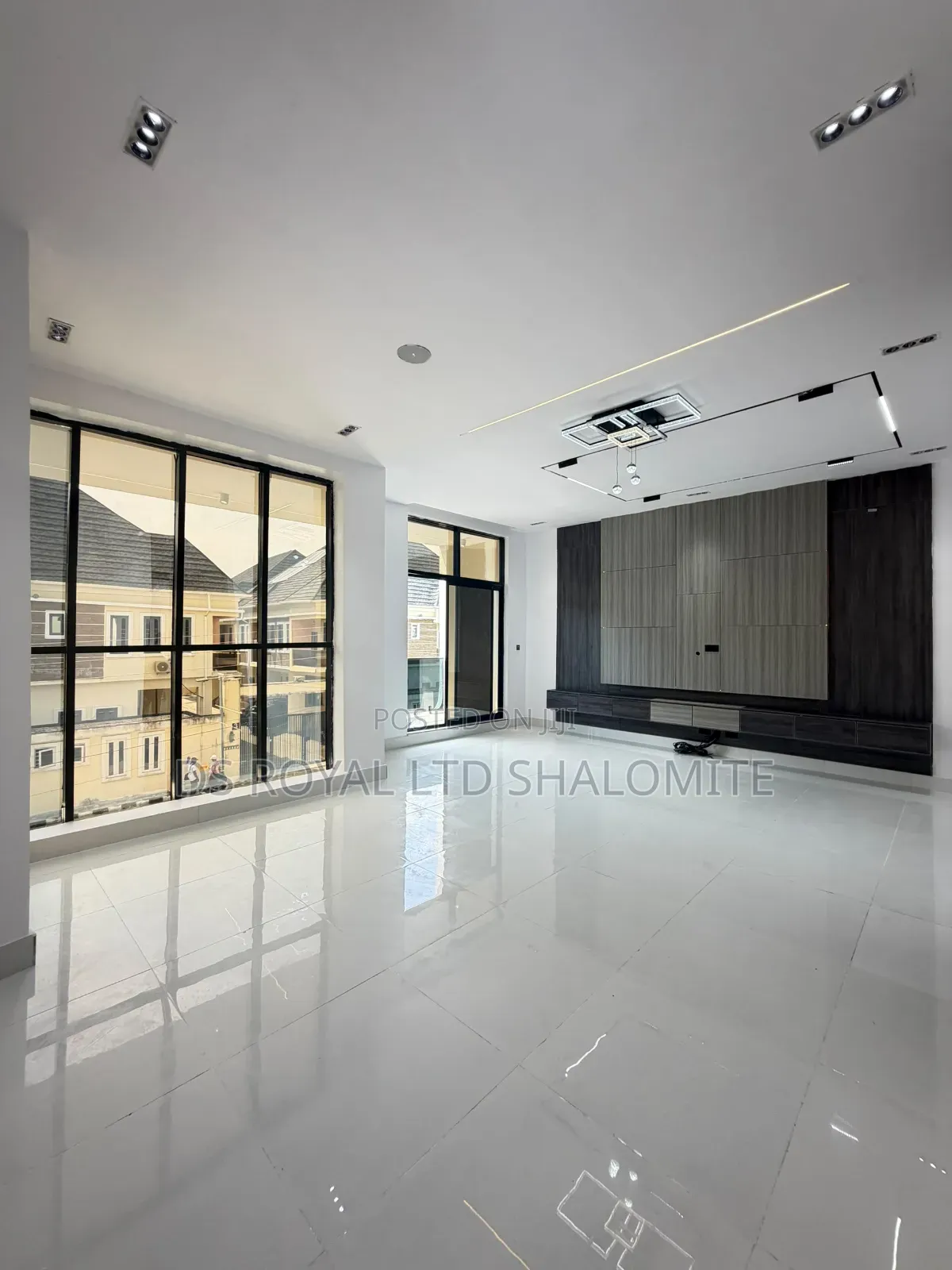 5bdrm Duplex in Lekki Phase 1 for sale in Lekki Phase 1