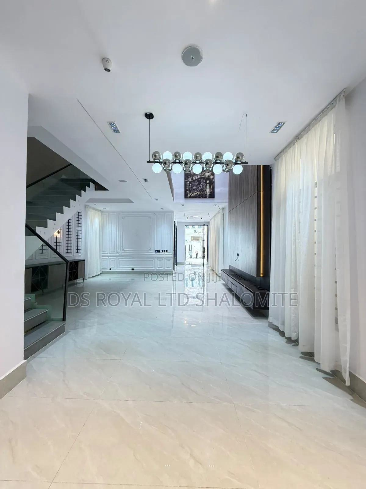 5bdrm Duplex in Lekki Phase 1 for sale in Lekki Phase 1