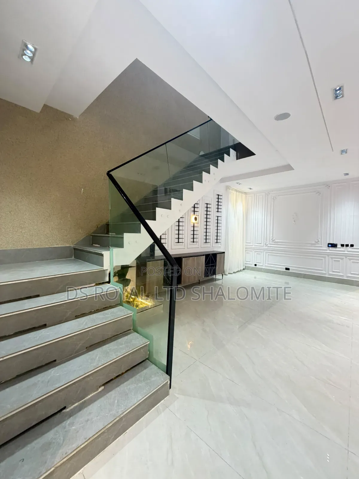 5bdrm Duplex in Lekki Phase 1 for sale in Lekki Phase 1