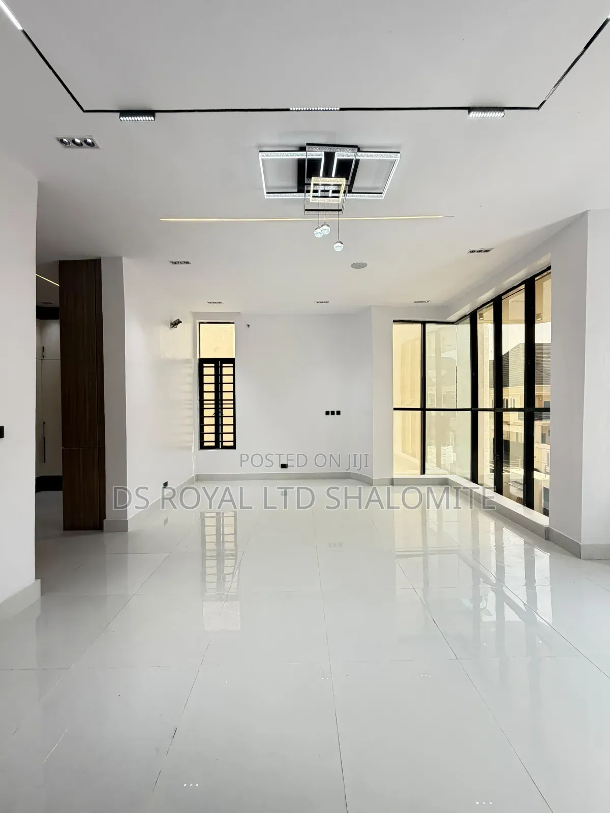 5bdrm Duplex in Lekki Phase 1 for sale in Lekki Phase 1