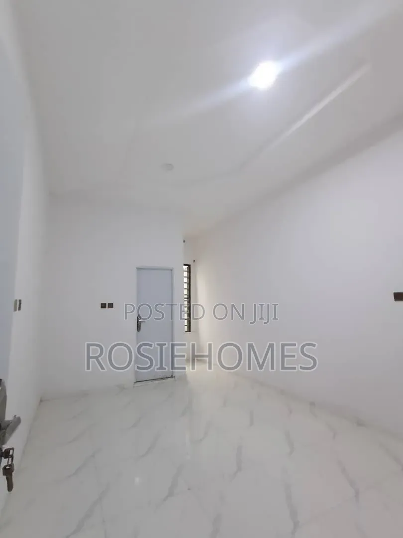 5bdrm Duplex in Hampton Lake Estate,, Chevron for sale in Chevron