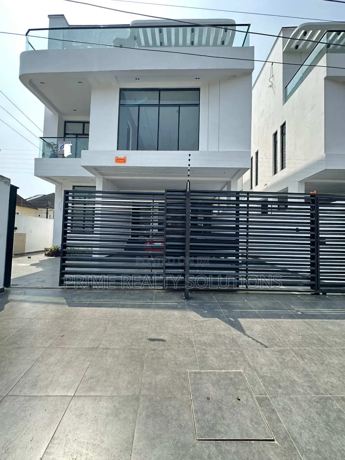 5bdrm Duplex in Chevron for sale in Chevron