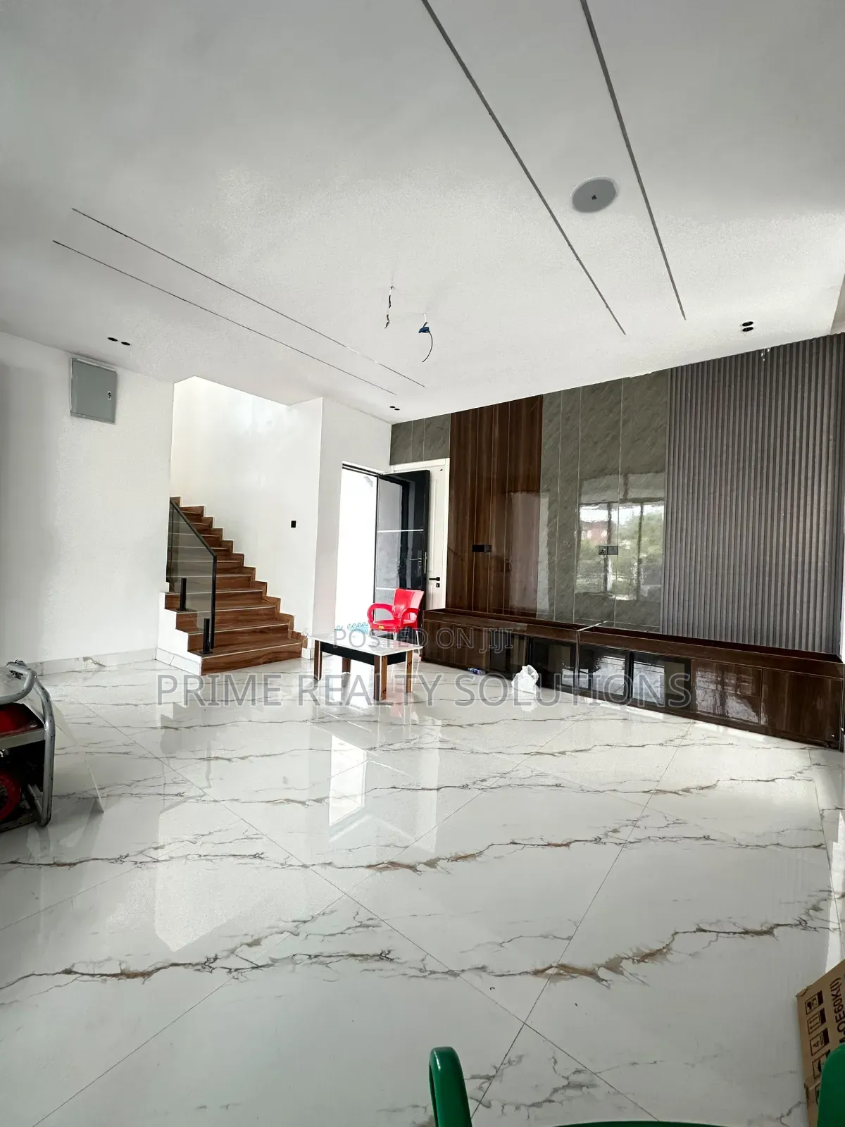 5bdrm Duplex in Chevron for sale in Chevron