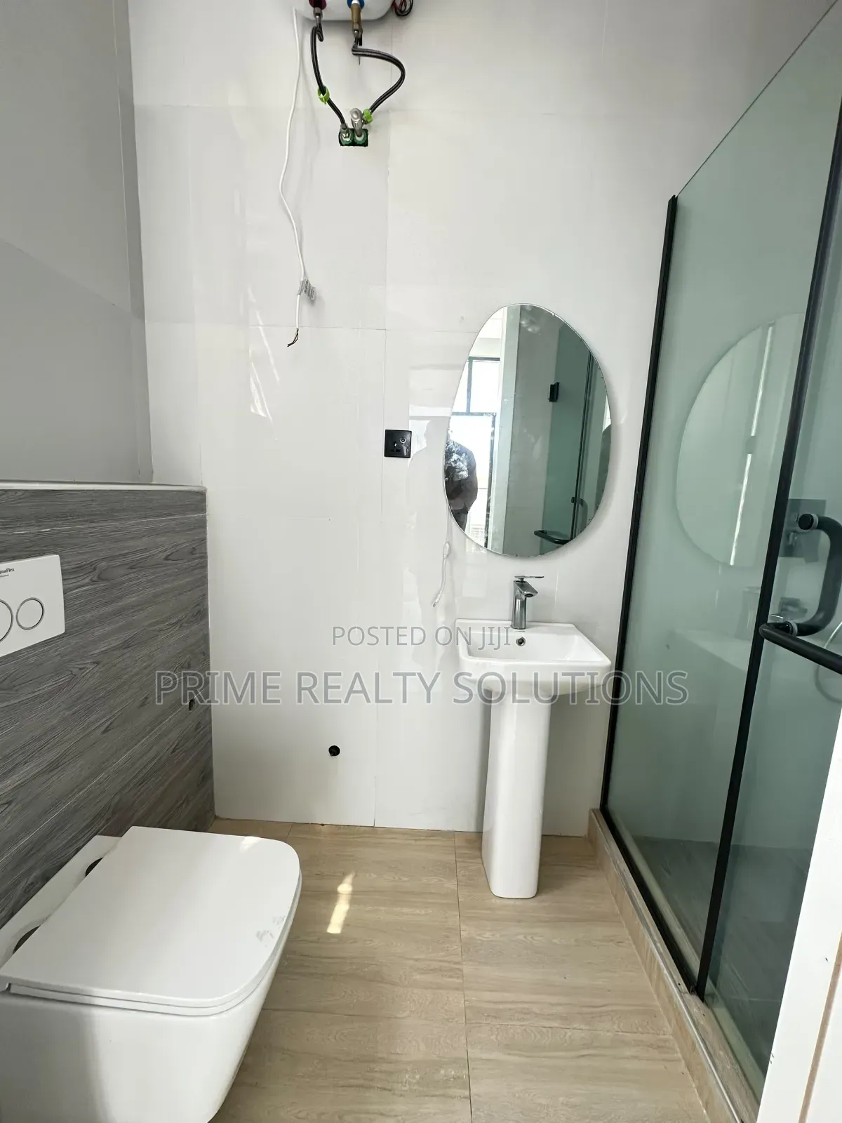 5bdrm Duplex in Chevron for sale in Chevron