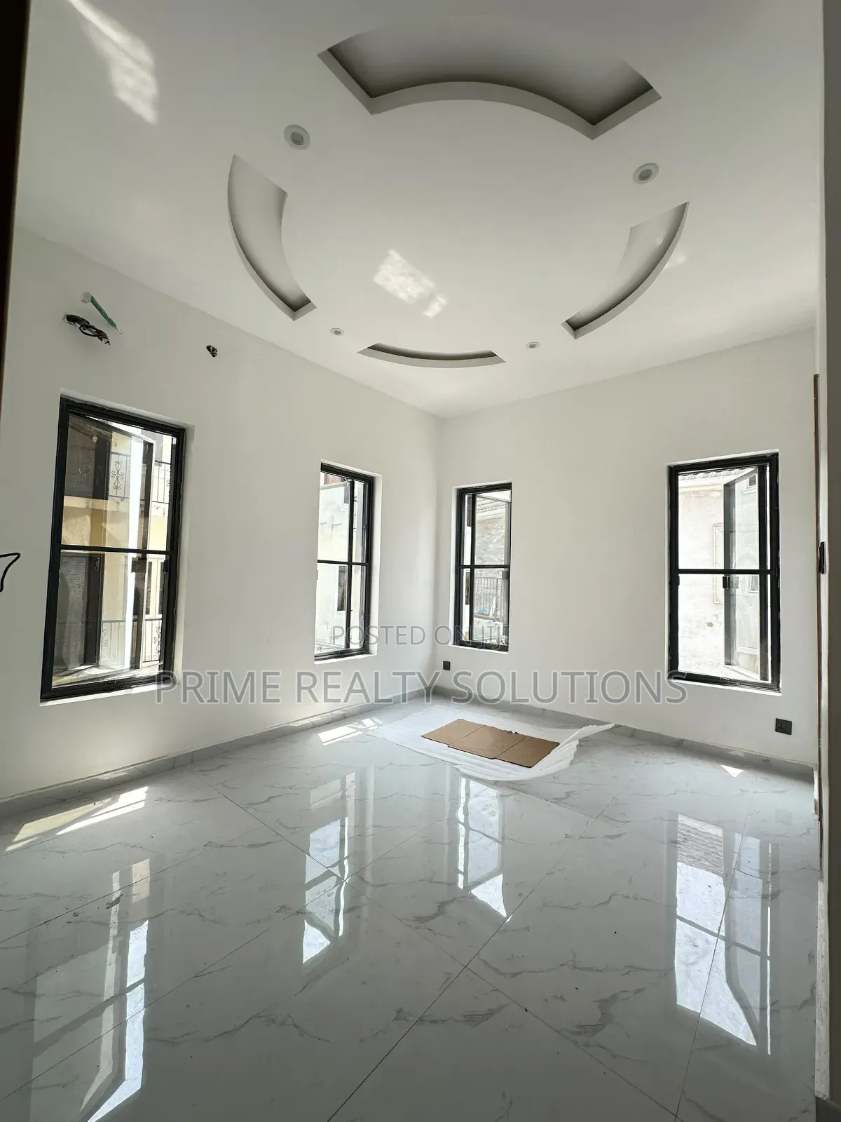 4bdrm Duplex in Chevron for sale in Chevron