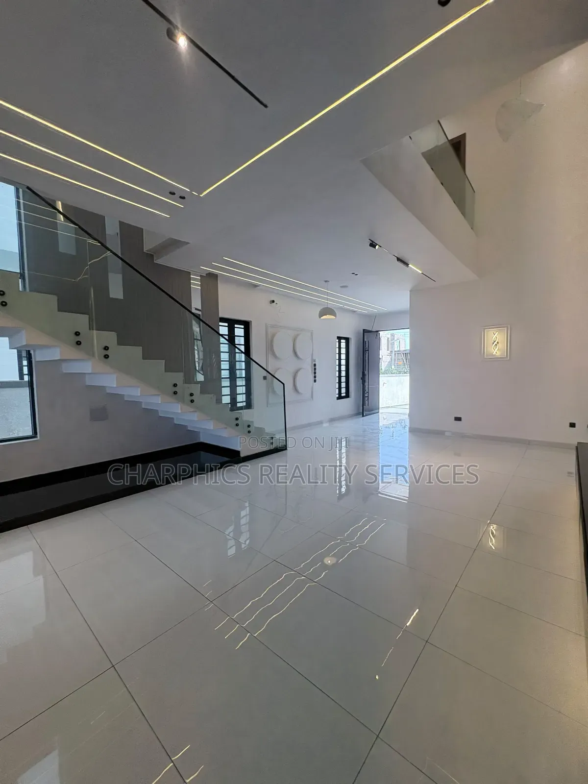 5bdrm Duplex in Off Lekki-Epe Expressway for sale in Off Lekki-Epe Expressway