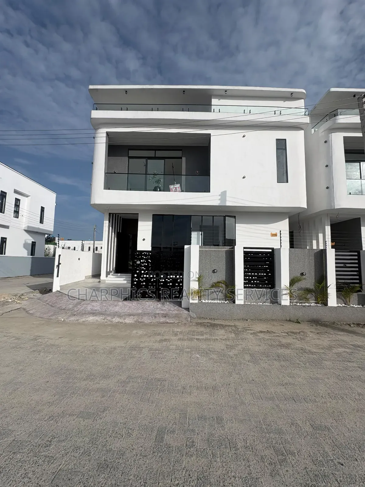 4bdrm Duplex in Off Lekki-Epe Expressway for sale in Off Lekki-Epe Expressway