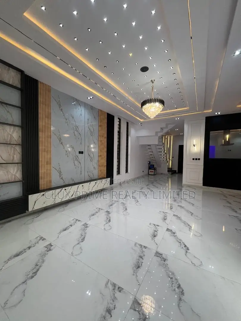 5bdrm Duplex in Ikota for sale in Ikota