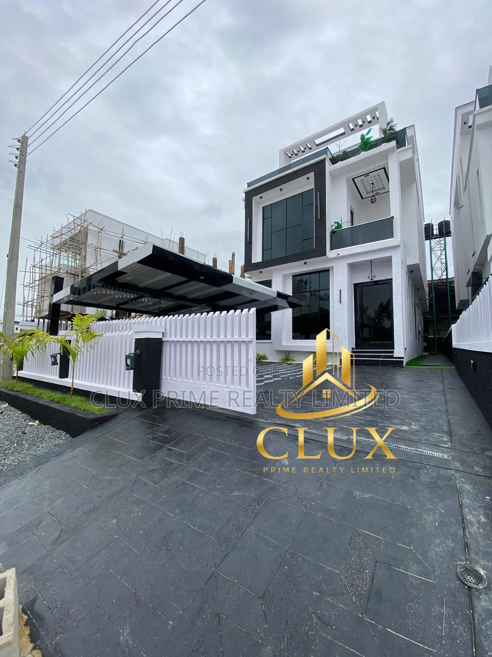 5bdrm Duplex in Ikota for sale in Ikota