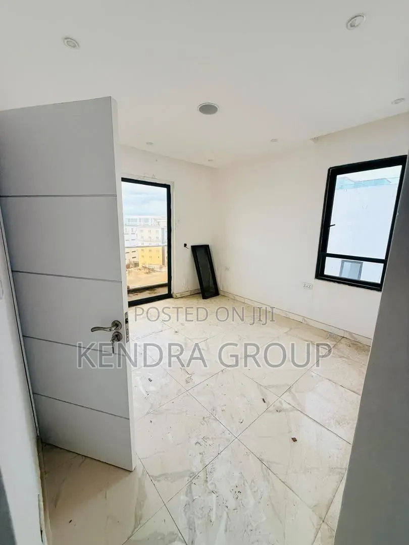 3bdrm Block of Flats in Old Ikoyi for sale in Old Ikoyi