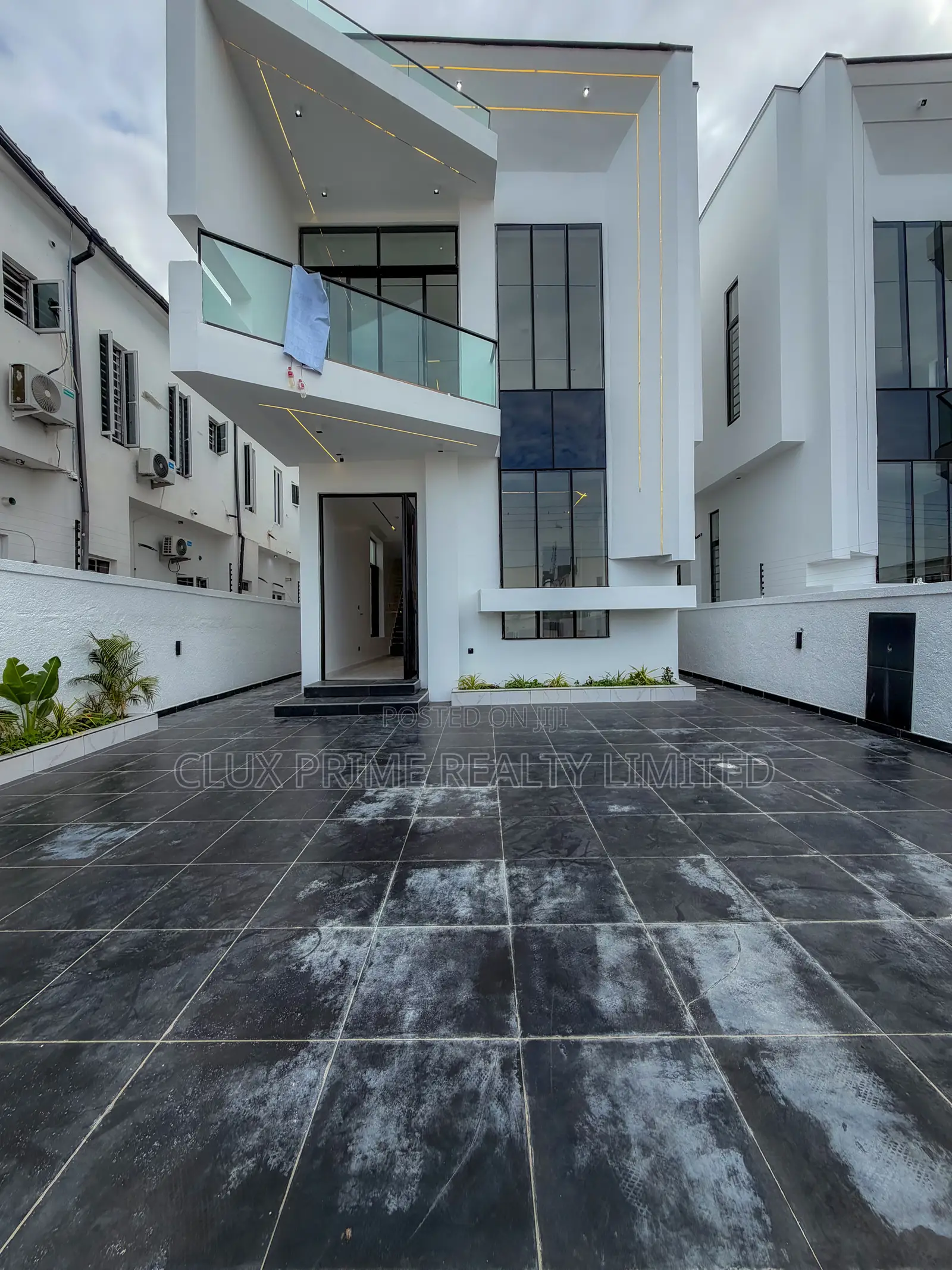 5bdrm Duplex in Lekki for sale in Lekki